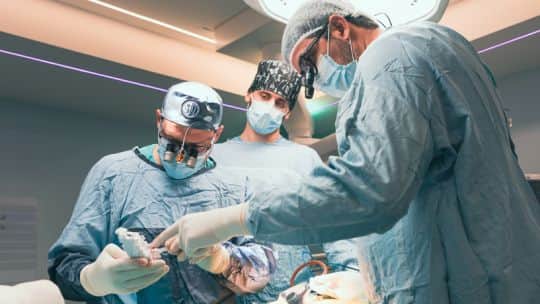 Mayor precisión en cirugías complejas de columna: tecnología O-ARM en Hospital Privado