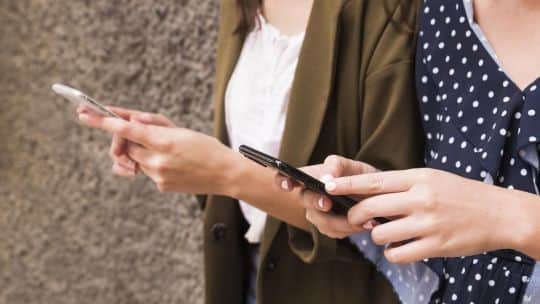 En RDC analizaron la ofensiva de Macron contra las redes sociales y el poder de las grandes tecnológicas