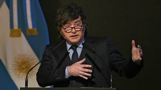 Javier Milei propuso un acuerdo con Reino Unido por las Malvinas "a lo Hong Kong"