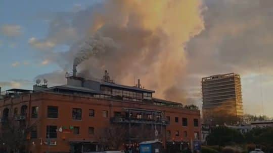 Incendio en un reconocido restaurante de Puerto Madero: evacuaron a 50 personas