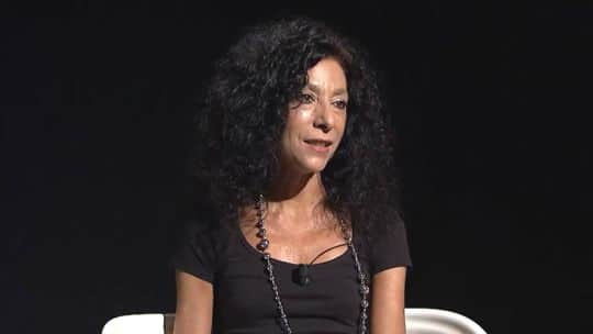 Leila Guerriero reflexiona sobre la locura del poder, el periodismo y la escritura