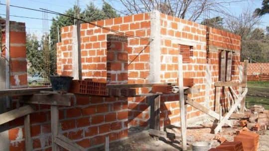 Buscan reactivar 119 viviendas paralizadas por Nación en Corrientes