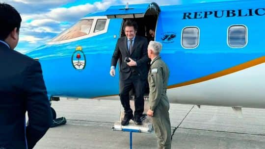 Ante la tensión por Malvinas, la Casa Rosada mantiene en carpeta un viaje de Milei a Londres y evalúa que hable en Oxford