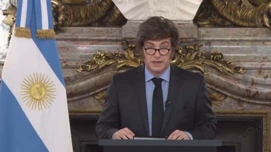 En RDC analizaron la polémica que rodea a Javier Milei antes de su visita a París por una placa de los desaparecidos argentinos