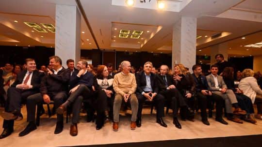 Una foto y las ausencias: lo que el homenaje a De la Sota dejó en evidencia sobre el peronismo cordobés