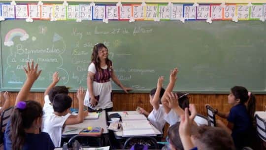Día del Maestro: cuando enseñar también significa cuidar, proteger y ayudar a un alumno a crecer