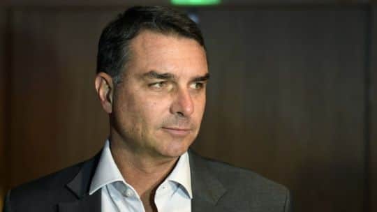 Flávio Bolsonaro pide hacer pública investigación sobre sus vínculos con Banco Master
