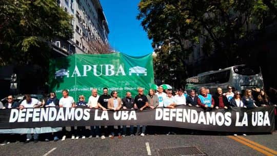 Docentes y no docentes de la UBA lanzan un paro de 23 días y convocan a una nueva Marcha Federal Universitaria