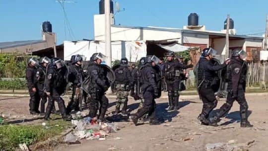 Tensión en Corrientes: una convocatoria por Facebook provocó la toma de 150 viviendas