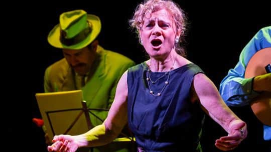 Irene Almus brilla en Espumas de Oriente, un melodrama con humor, tangos y nostalgia