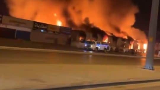Alerta en Riad tras explosiones y una columna de humo cerca del aeropuerto en medio de la escalada en Yemen