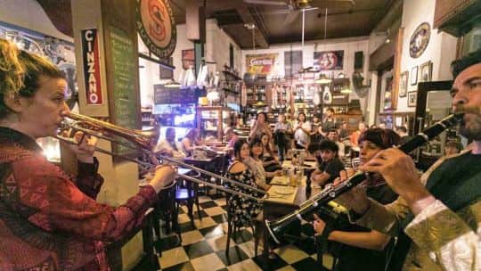 La Noche de los Bares Notables abre la agenda cultural de la Ciudad