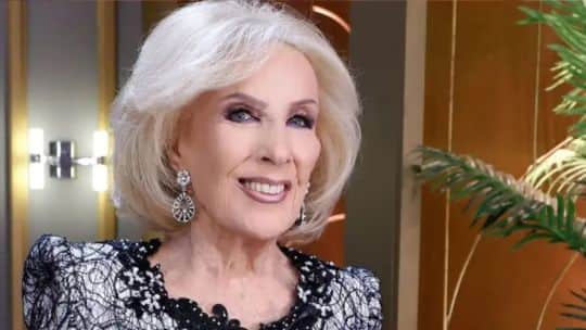 Mirtha Legrand "evoluciona favorablemente" de su cuadro respiratorio, pero seguirá internada