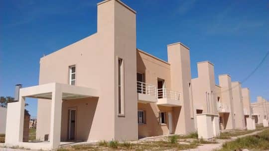 Viviendas en Corrientes: la provincia planea terminar las obras paralizadas por el Gobierno nacional