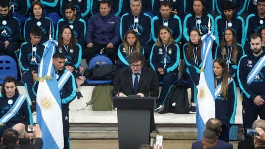 Milei tira el achique, y el deporte argentino queda fuera de juego