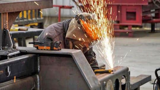 La actividad económica cayó 2,9% en julio y encendió las alarmas por la recesión