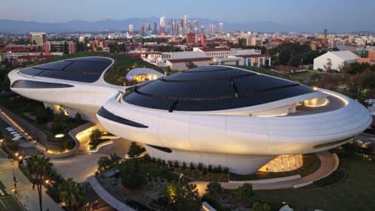 George Lucas provoca furor entre los fans de ‘Star Wars’ con su impresionante museo