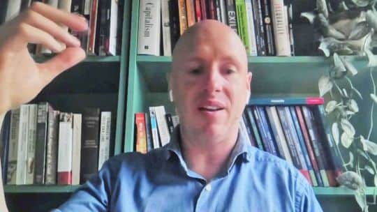 Séamus A. Power: "La realidad es que vivimos en mundos psicológicos, no en mundos económicos"