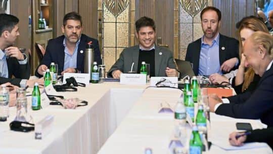 Kicillof en NY: las dudas de los bonistas, el año electoral y la mirada de reojo de Milei
