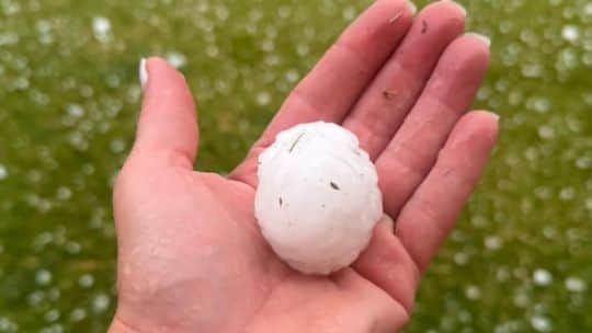Cayó granizo en Córdoba: Unquillo y Mendiolaza, los más afectados, y rige alerta amarilla por tormentas