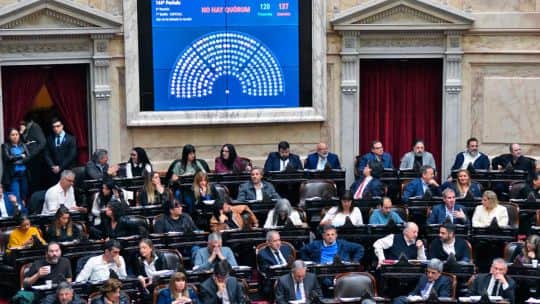 Las promesas que pactó el Gobierno para salvar el DNU 70 y voltear la sesión opositora