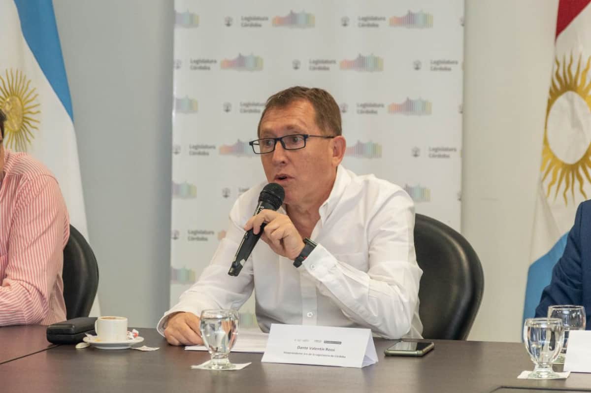 Dante Rossi: La ciudad puede gobernarse con sólo 120 funcionarios