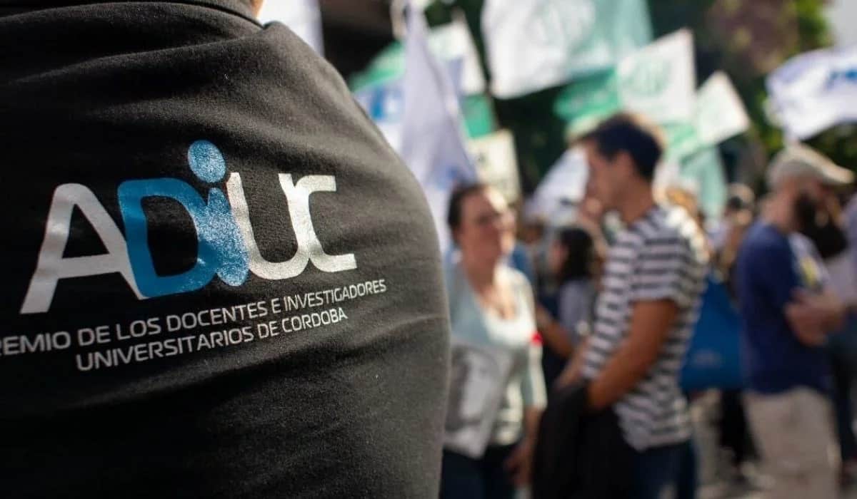 Paro universitario: cuánto perdió el salario docente y qué reclama ADIUC