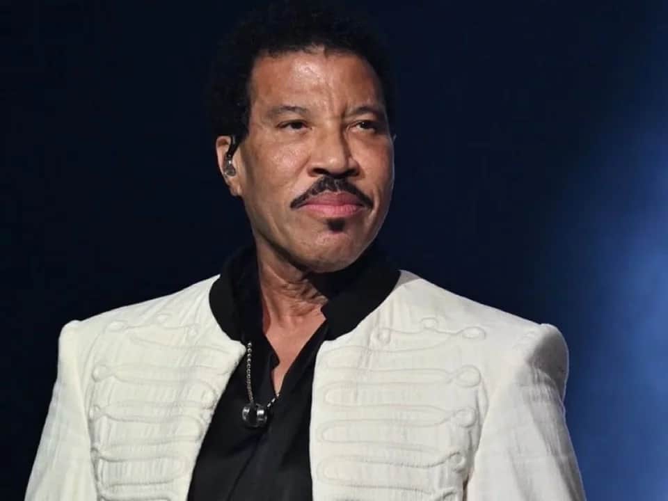 Lionel Richie sigue en terapia intensiva tras descompensarse
