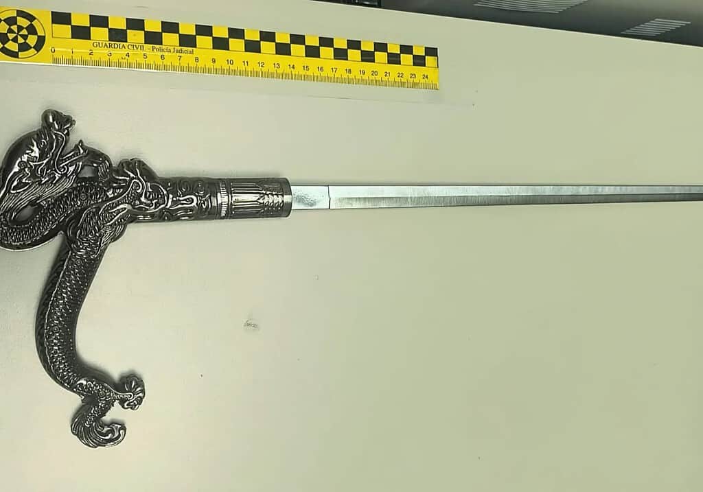 La Guardia Civil perseguía a un ladrón por los tejados de un pueblo de Toledo. Entonces sacó un bastón-estoque