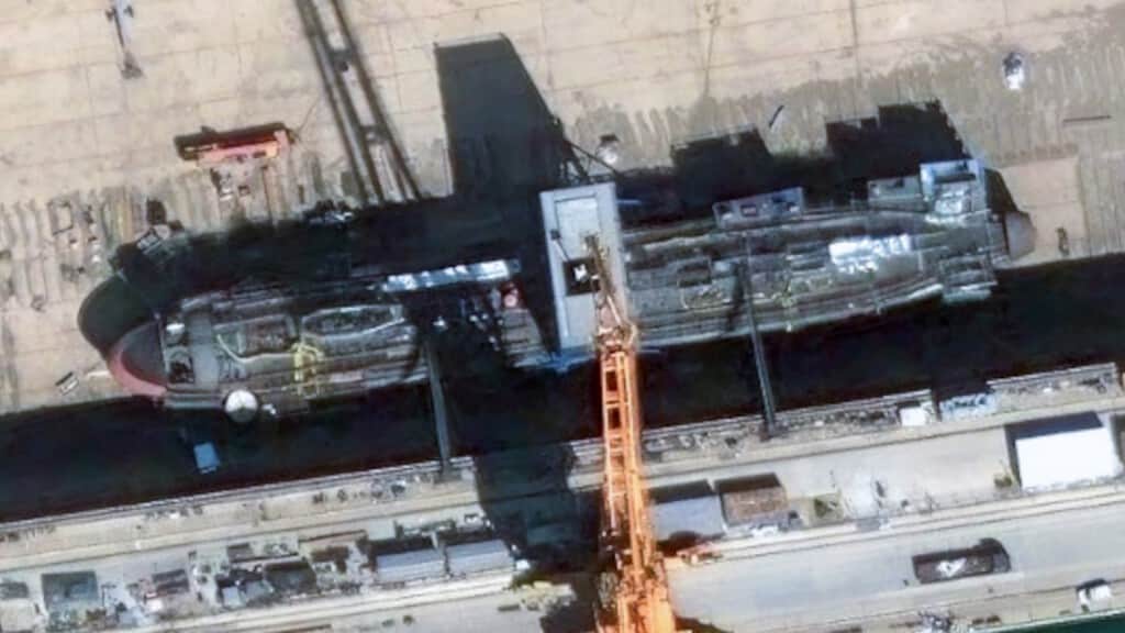 China está construyendo un submarino nuclear de 120 metros que no terminamos de entender. Los satélites y dos agujeros acaban de revelar por qué
