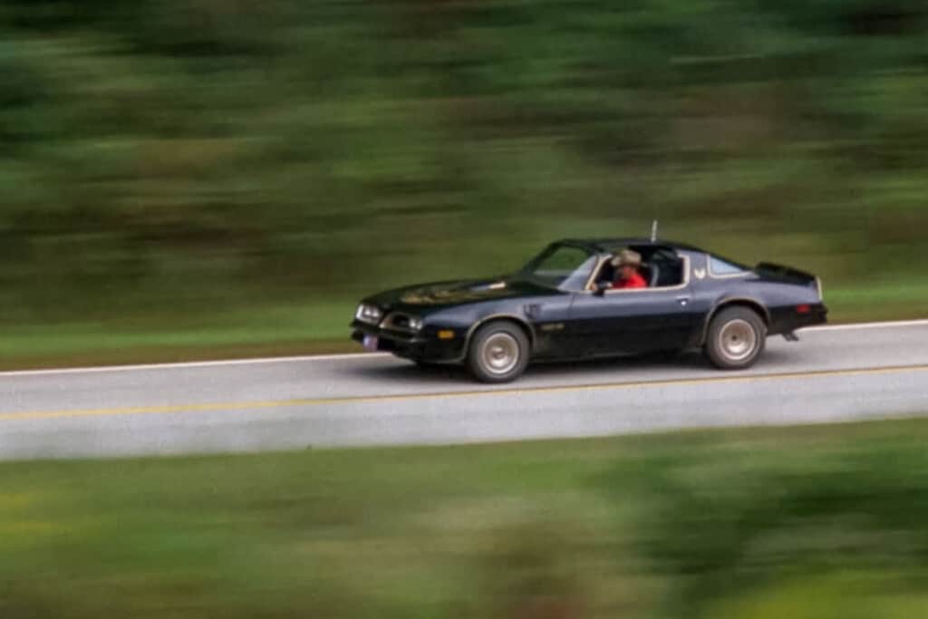 Cada año, Burt Reynolds recibía un Pontiac Trans Am nuevo totalmente gratis, hasta que un nuevo CEO cogió el teléfono