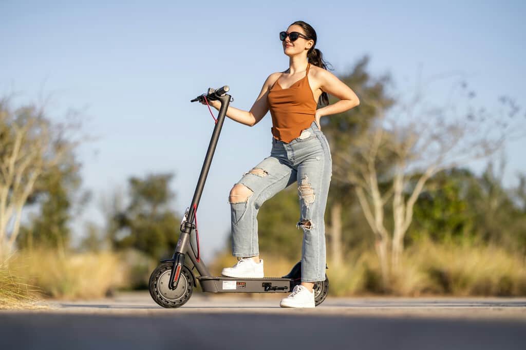 El Gobierno cambia las normas a partir del 1 de octubre: 100 euros de multa a los menores que usen un patinete. La pagan los padres