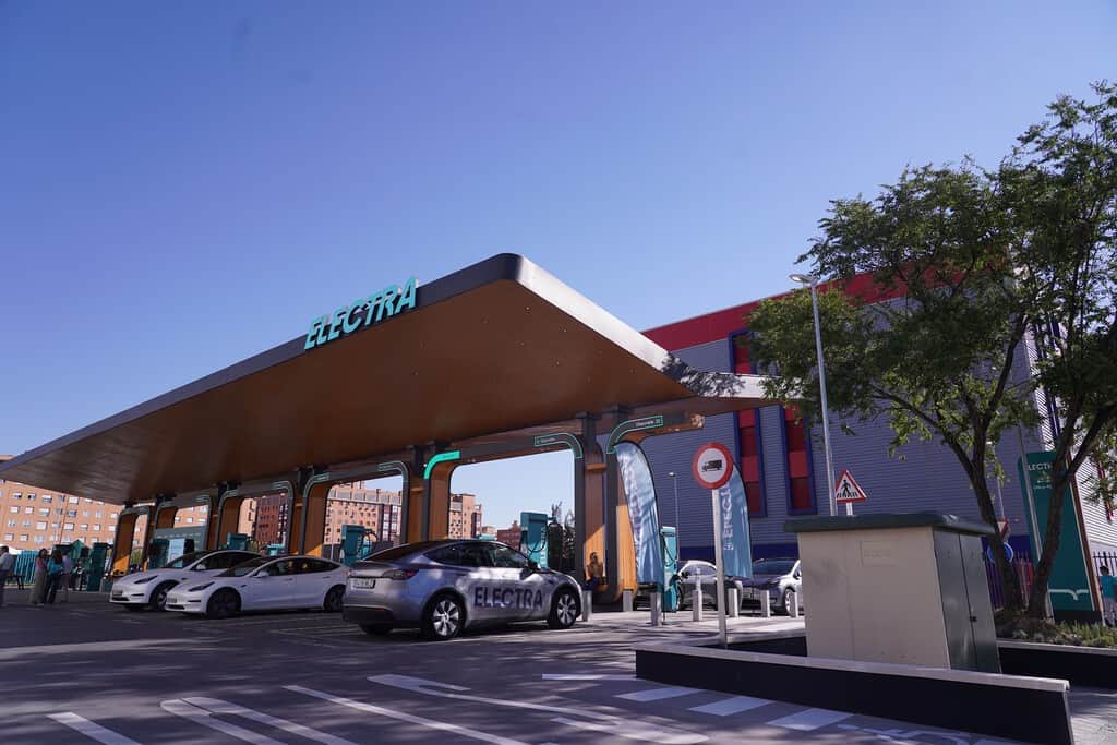 Electra inaugura en Madrid su estación de carga ultrarrápida más potente: 26 cargadores y 600 kW para tener tu coche listo en minutos