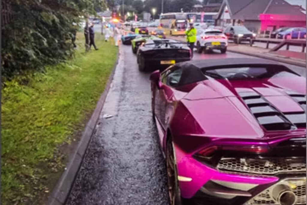 La policía de Manchester ha confiscado cinco Lamborghini y un Mercedes-Benz Clase G por conducción temeraria: circulaban a 27 km/h