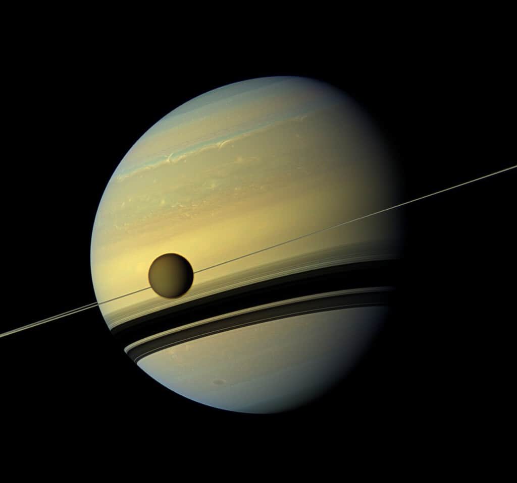 Necesitamos gasolineras espaciales para conquistar el cosmos. Un nuevo estudio cree que Titán podría ser una