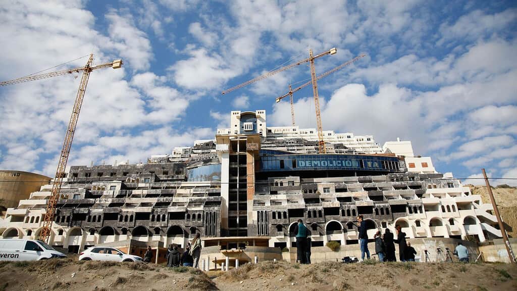 El Algarrobico es el mayor monstruo de la ambición turística desmedida: 411 habitaciones y cero huéspedes