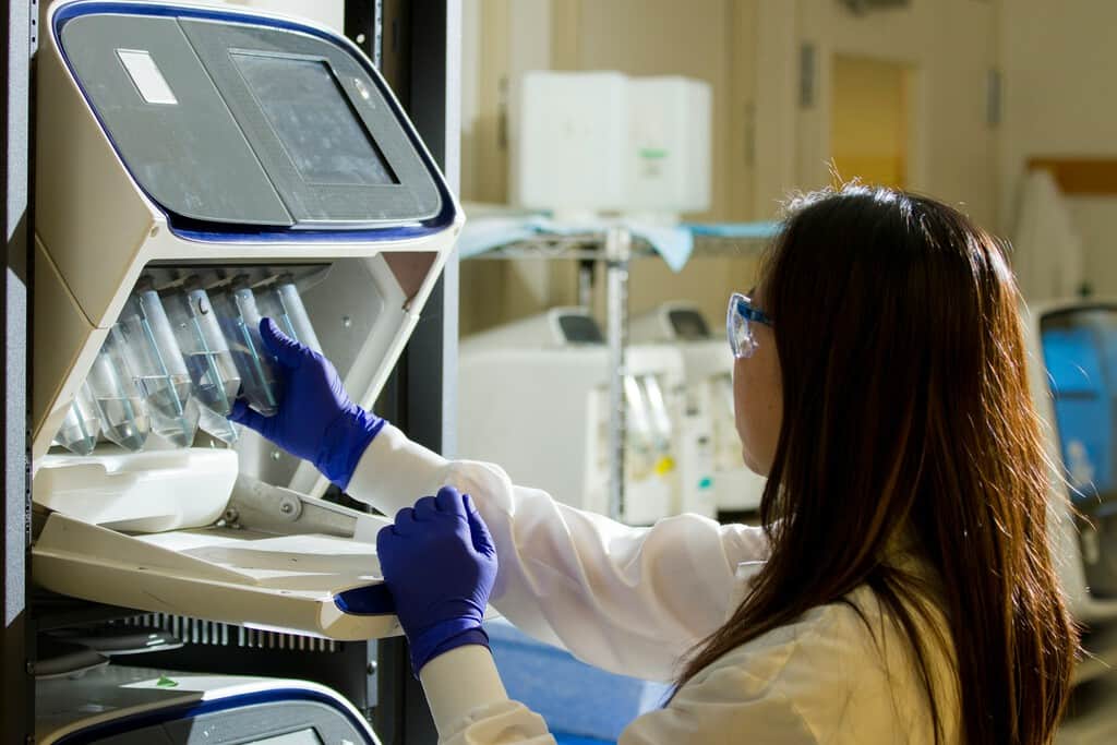 China está viviendo su "momento DeepSeek" en tecnología sanitaria: así quiere convertirse en una potencia mundial de la salud