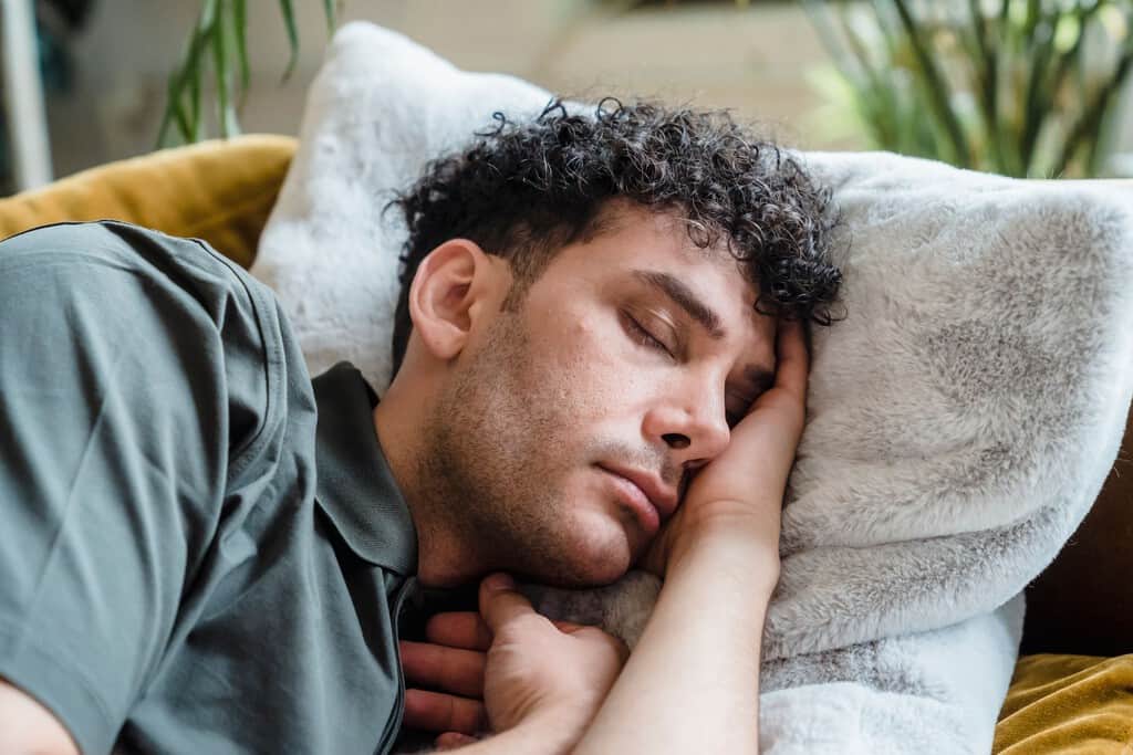 Pensábamos que las siestas largas eran inofensivas. Un nuevo estudio revela que en realidad son el síntoma de un problema mayor