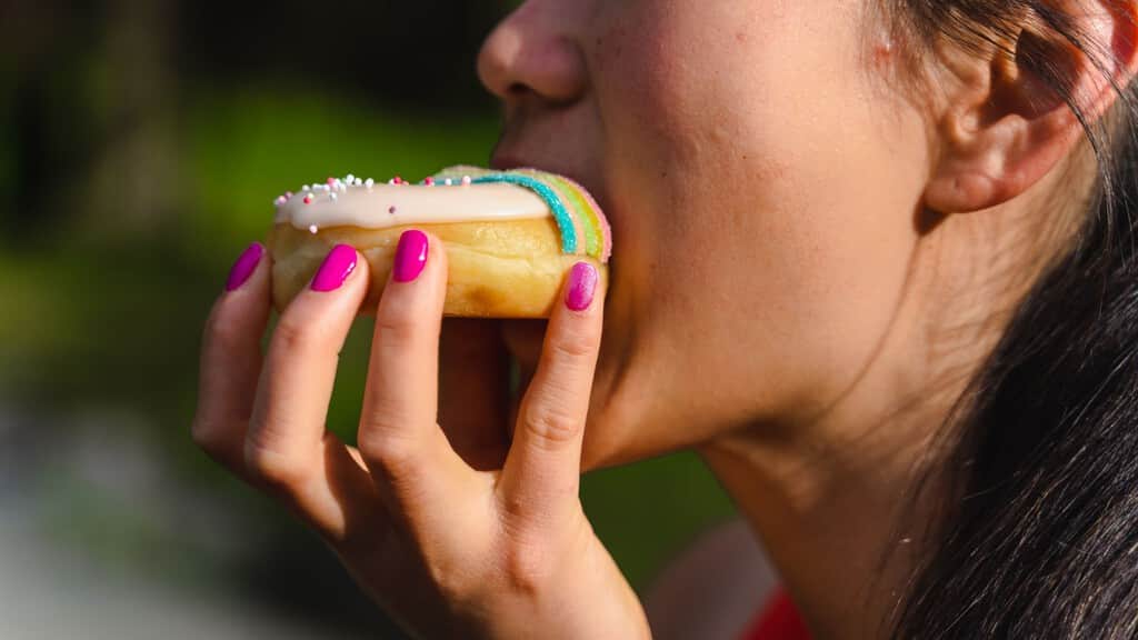 ¿Eres un "masticador" o un "aplastador"? La física de tu boca explica por qué odias ciertos alimentos