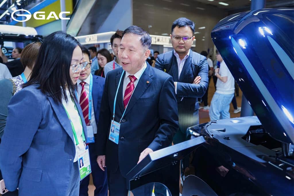 China quiere fusionar a dos gigantes históricos para vender coches de Toyota. Y solo hay un motivo: "neijuan"