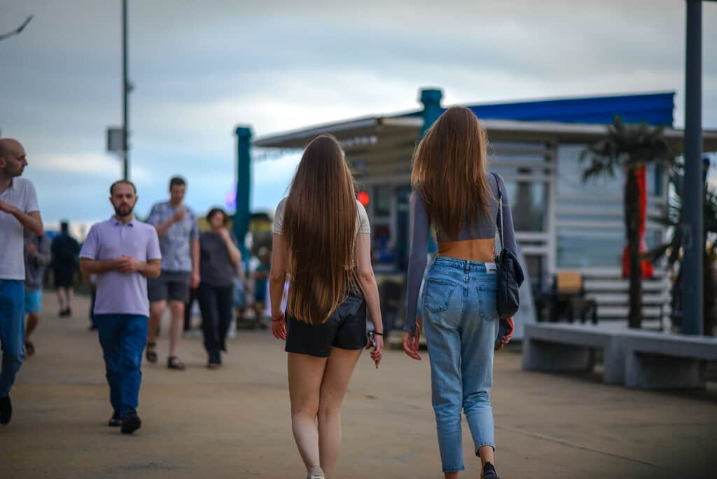Organizan en Barcelona la primera fiesta para gente alta. Altura mínima obligatoria: 1,82 m