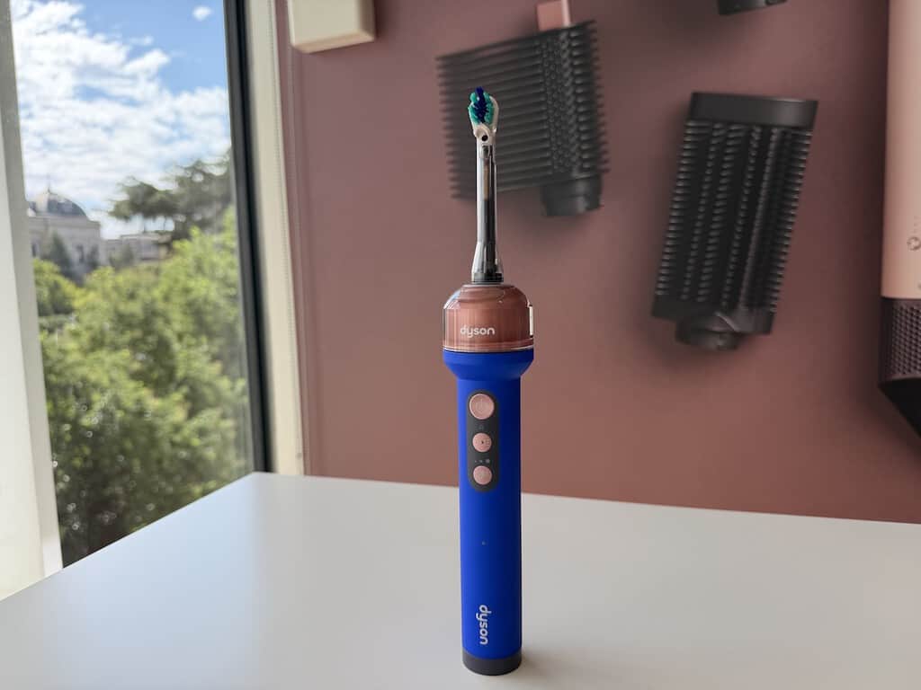 Los cepillos de dientes eléctricos apenas han cambiado en los últimos 20 años, así que Dyson lo ha repensado de arriba abajo