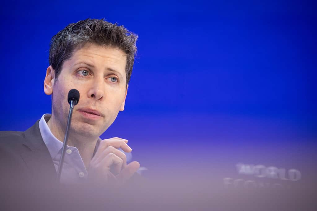 “El mundo tiene razón al tener miedo de la IA”. La solución de Sam Altman es que confiemos en quienes la están construyendo