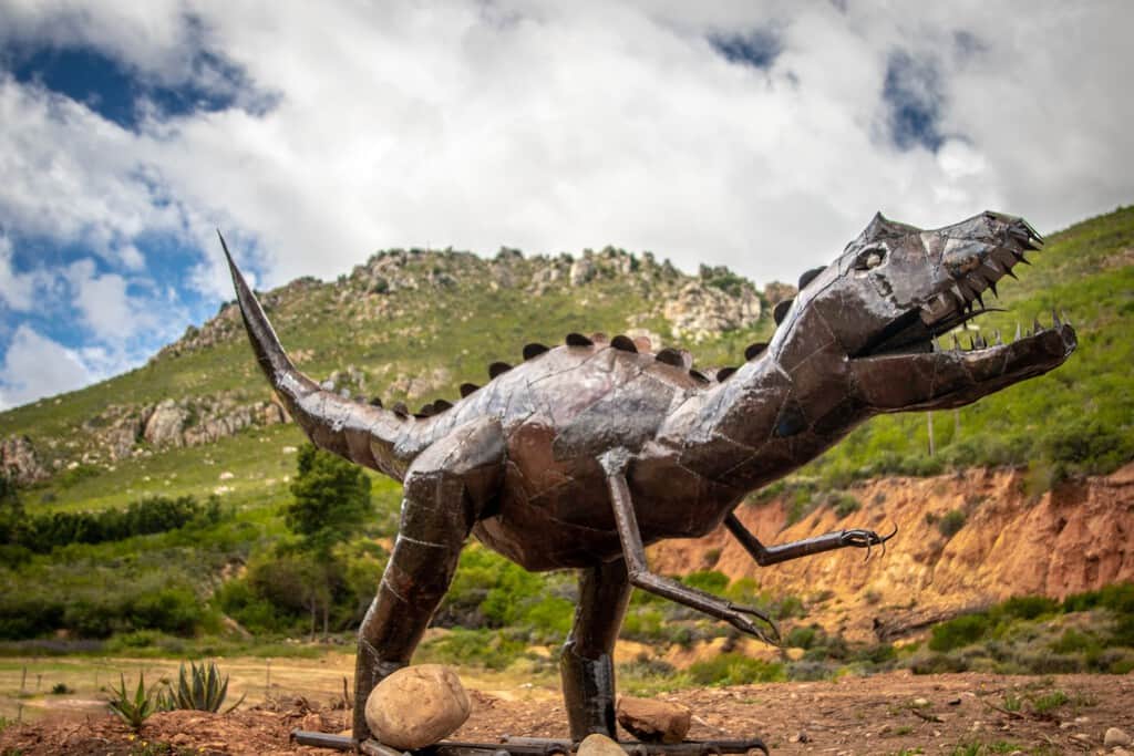 Garras largas y dientes pequeños: los paleontólogos han encontrado un dinosaurio en China con una combinación extraña