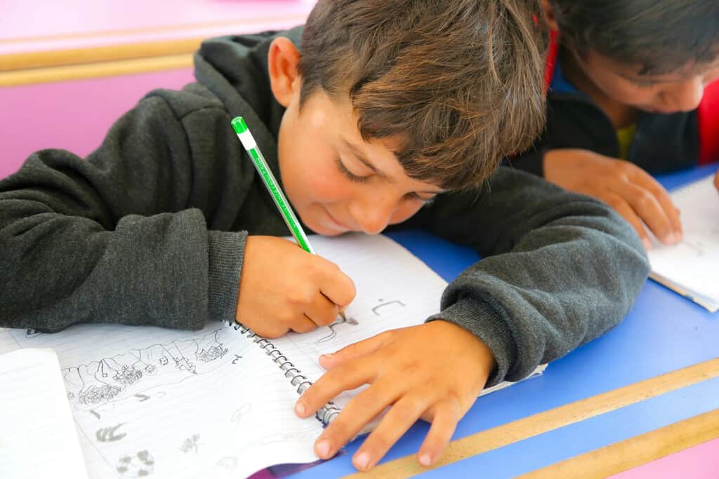 Ni etiquetas a boli ni pósits: la mejor aliada para ordenar el material en la vuelta al cole es una miniimpresora que no necesita tinta