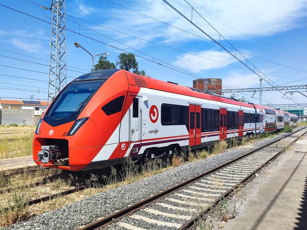 Los nuevos megatrenes de Madrid pasan por el taller a los 10 días de su estreno pero Renfe se defiende: "Están en una fase de rodaje"