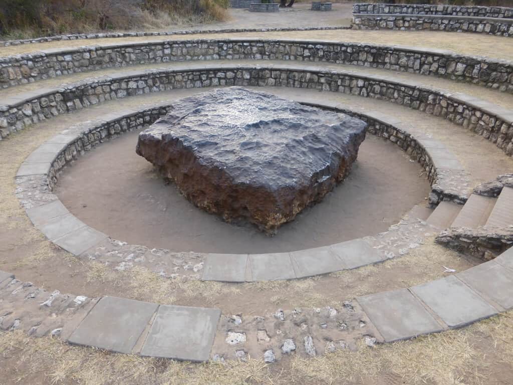 En 1920 descubrimos que cayeron 60 toneladas del espacio sobre África. El meteorito sigue allí, pero el misterio es cómo lo hizo sin abrir un cráter