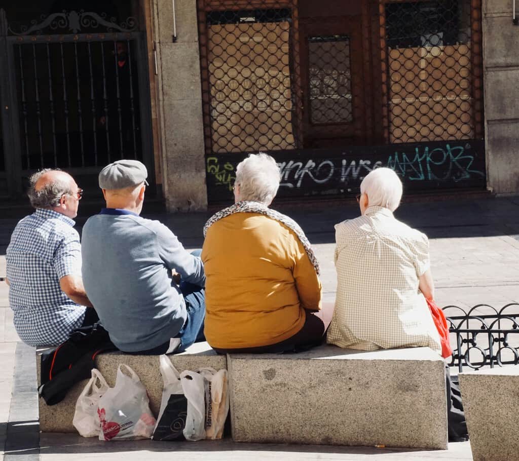 Por primera vez en la historia, el mundo se enfrenta a una bomba de relojería demográfica: muchos más ancianos que niños