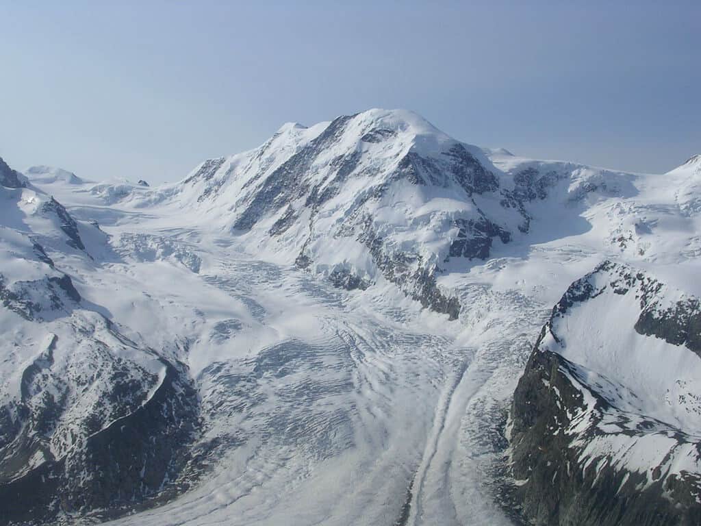 En junio, cuatro estudiantes envolvieron parte de un glaciar con lana de oveja. Acaban de descubrir que frenaron su deshielo a la mitad