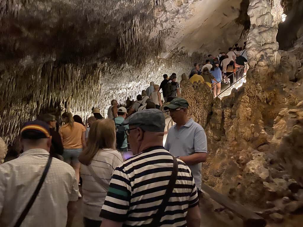 Las cuevas de Mallorca se están convirtiendo en el juguete de los influencers: "Se llevan las estalactitas"